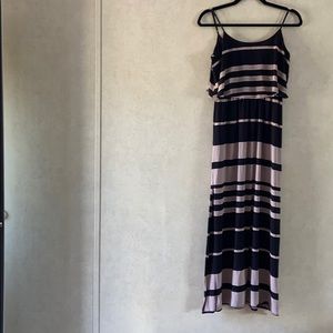Honey and Rosie size large maxi dress